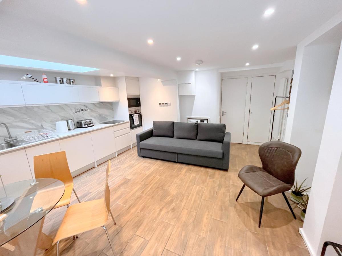 Two Bedroom Flat With Private Patio In Battersea Londres Exterior foto
